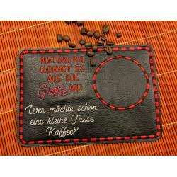 Stickdatei ITH - Mug Rug Spruch "Natürlich kommt es auf die Größe an."